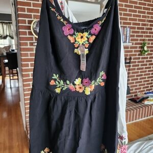 Torrid Black Floral Embroidery Top Nwt 1
